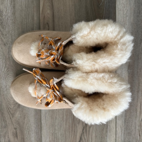 UGG Classic Mini Suede & Shearling Hiker Boots size 7 NWT - Picture 4 of 5